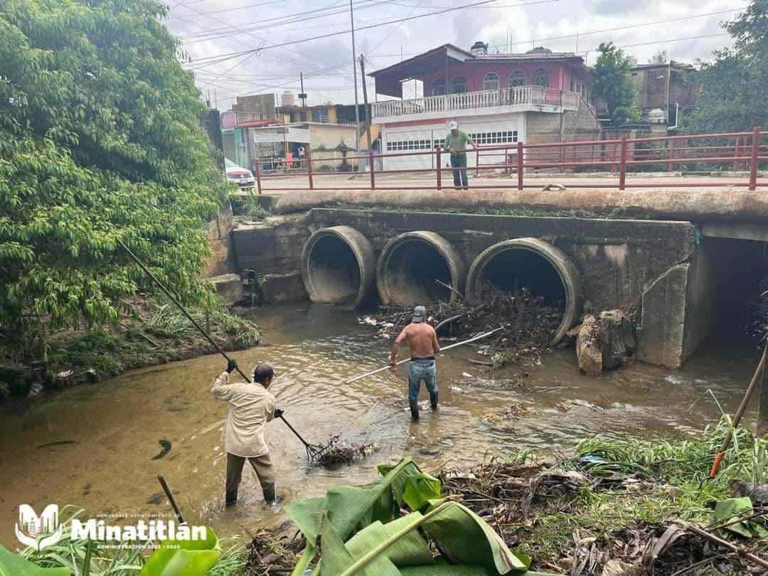 Realizan Labores de Limpieza en Arroyos para Prevenir Inundaciones en Minatitlán