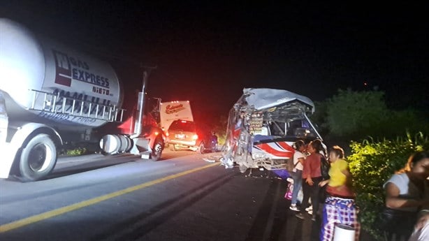Conductor de uno de los camiones involucrados en accidente de Alvarado tiene heridas de gravedad
