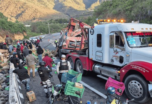Identifican a conductor de tráiler fallecido en accidente en la autopista Puebla-Orizaba