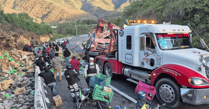 Identifican a conductor de tráiler fallecido en accidente en la autopista Puebla-Orizaba