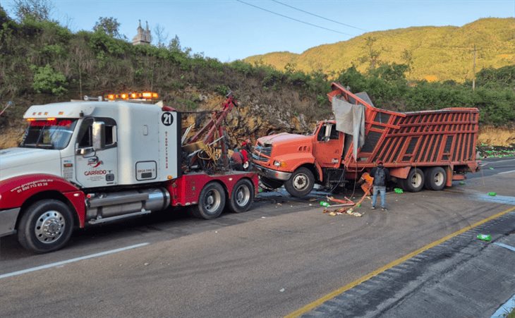 Identifican a conductor de tráiler fallecido en accidente en la autopista Puebla-Orizaba