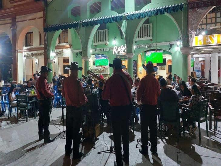 ¿Cuánto cobran los músicos norteños por canción en el puerto de Veracruz? | Fotos