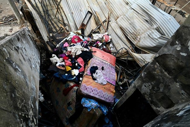 Sobrevivientes de incendio en Veracruz no saben qué va a pasar con sus viviendas