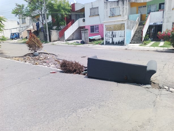 Alertan por peligrosos baches en Lomas de Río Medio 4 en Veracruz