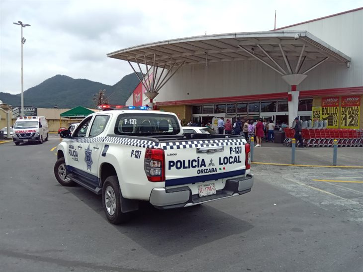 Por conato de incendio, evacúan tienda Soriana en la zona norte de Orizaba