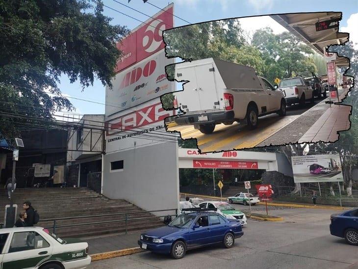 Hombre muere de un infarto en los andenes de CAXA, en Xalapa