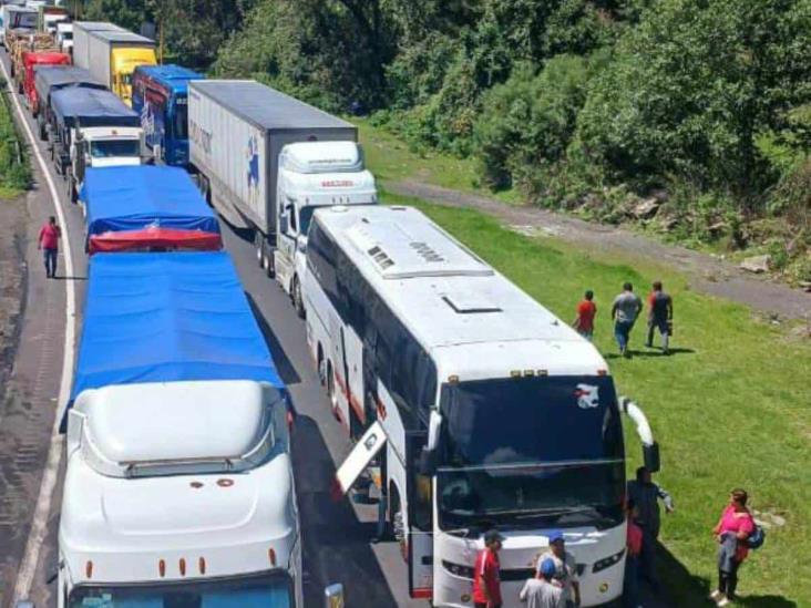 Caos en la autopista Orizaba-Puebla por choque múltiple