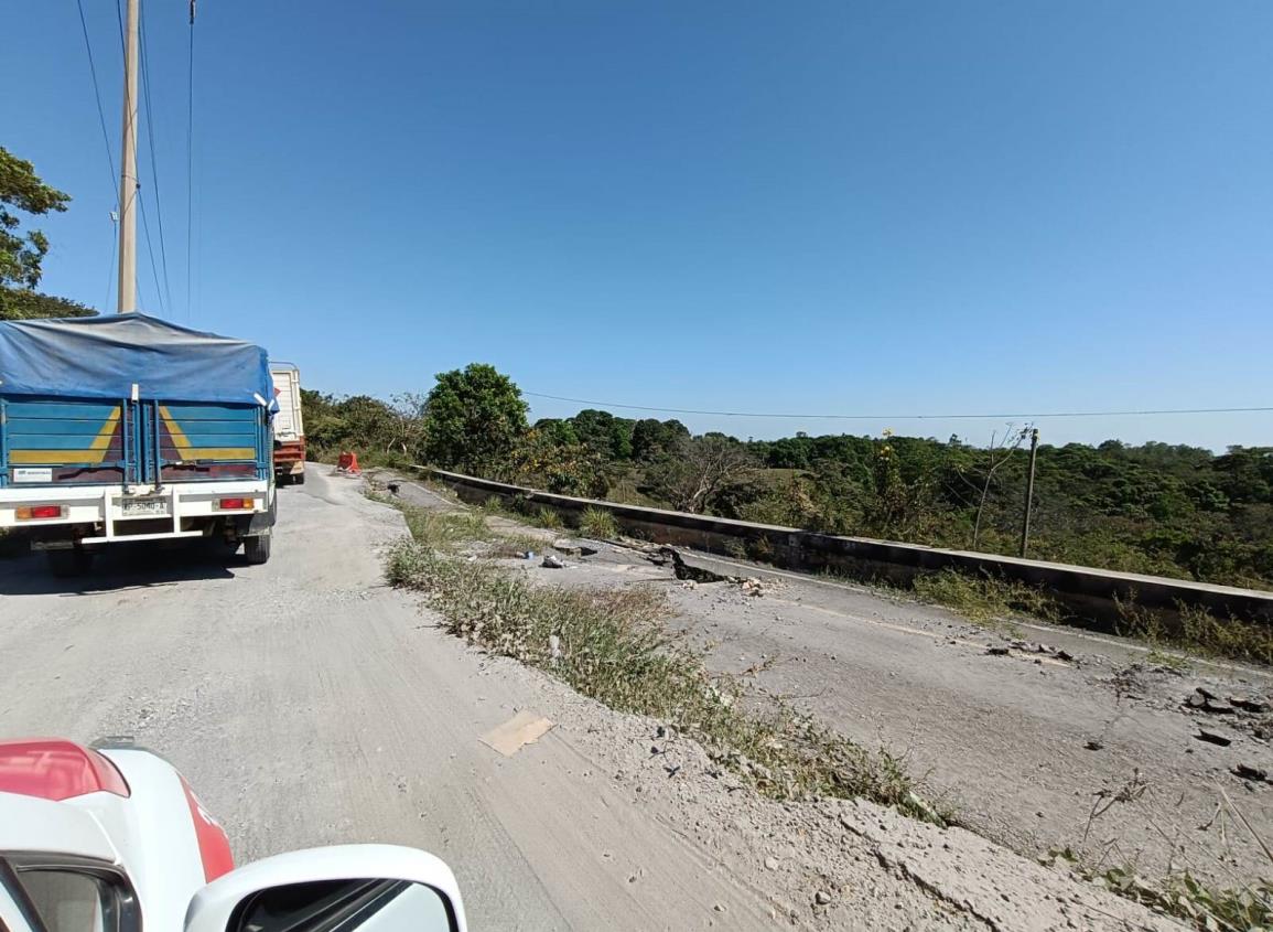 Denuncian pésimo estado de la carretera Nanchital-Las Choapas