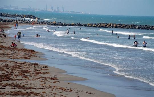 Playas contaminadas y el saneamiento en Veracruz