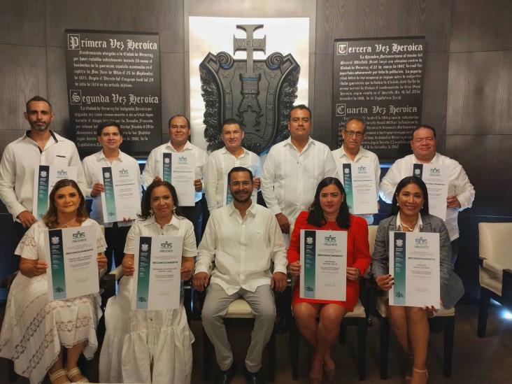 Abogados de diferentes colegios de Veracruz reciben reconocimientos por el Día del Abogado