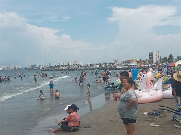 Playa de Veracruz registra gran afluencia por vacaciones de verano 2024