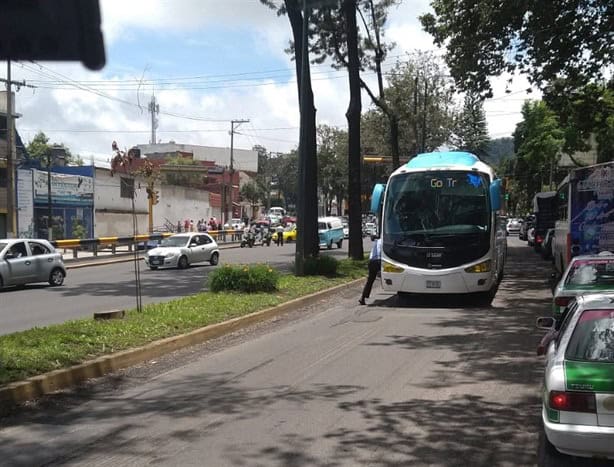 Protestan en avenida Lázaro Cárdenas; vecinos siguen sin agua en Xalapa