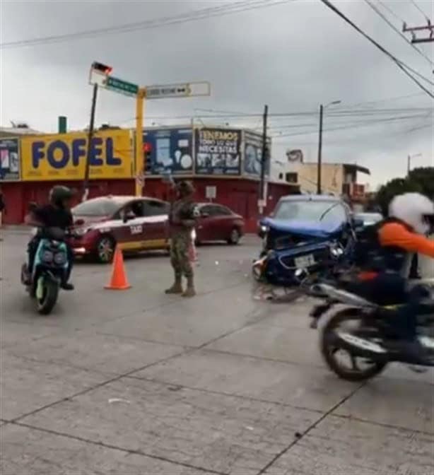 Motociclista en Veracruz termina en hospital tras chocar con automóvil