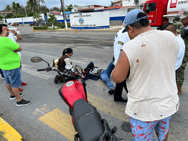 Motociclista lesionado tras colisión con autobús en frente a Playa Linda, Veracruz
