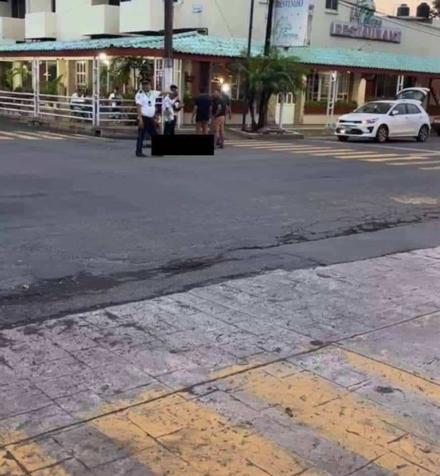 Hombre cae de motocicleta en ciudad Cardel, en Veracruz