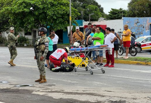 Motociclista lesionado tras colisión con autobús en frente a Playa Linda, Veracruz
