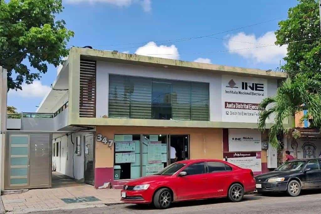 Antiguo edificio del INE en Veracruz pone en alerta a vecinos por personas en situación de calle