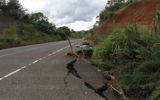 Y en concreto; es urgente atender la red carretera