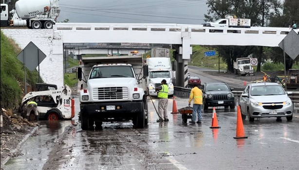 Socavones en autopista Córdoba-Orizaba;  toma precaución