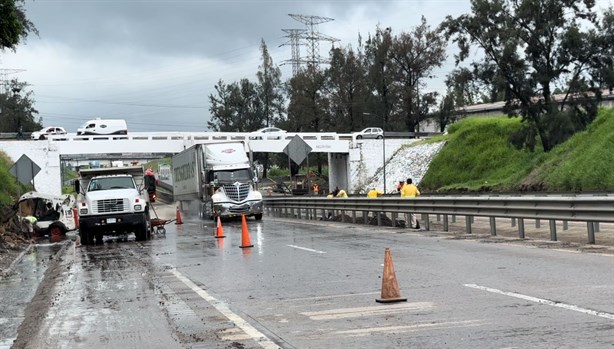 Socavones en autopista Córdoba-Orizaba;  toma precaución