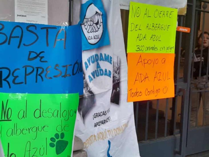 No al cierre de albergue de animales Ada Azul en Xalapa, protestan en Ayuntamiento