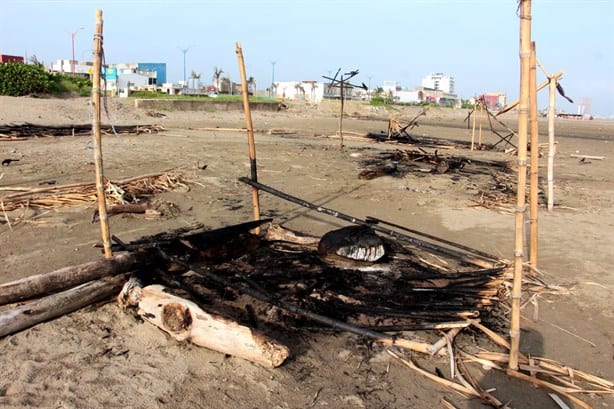 Así quedaron las palapas que fueron quemadas; estos negocios han sido vandalizados en Coatzacoalcos | FOTOS