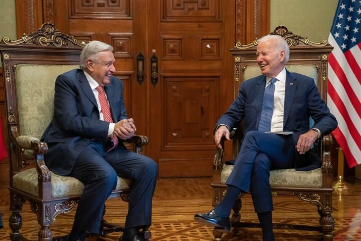 AMLO muestra carta de despedida que envió al presidente estadounidense Joe Biden