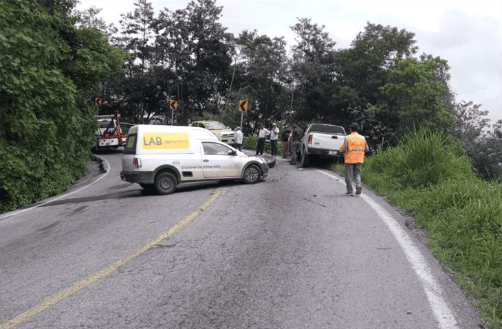 Se registra fuerte choque en la carretera Atzalan-Tlapacoyan