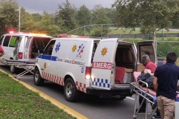 Accidente de motocicleta en bulevar Xalapa-Coatepec deja 2 heridos