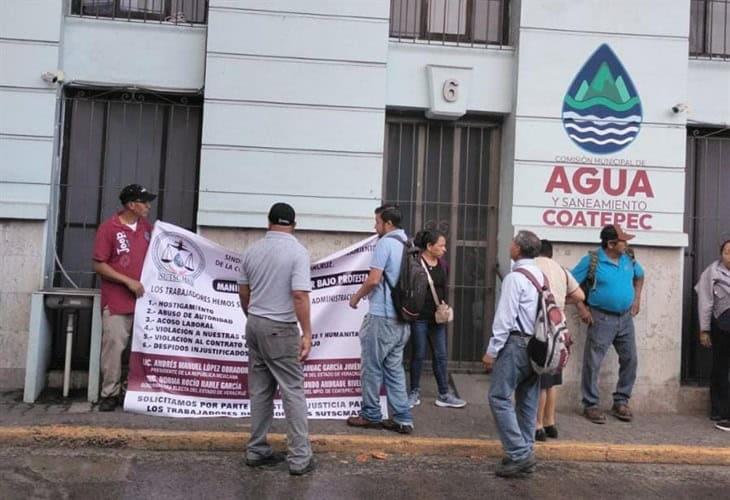 Trabajadores de CMAS protestan en Coatepec por presunto hostigamiento laboral