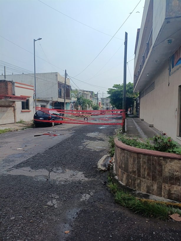 Baches y hundimientos provocan cierre vial en estas calles de Veracruz