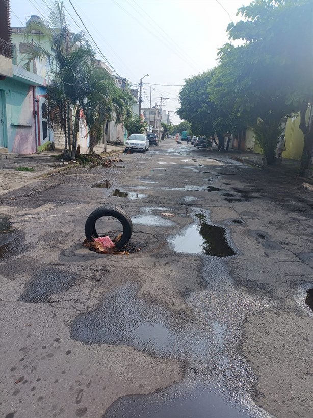 Baches y hundimientos provocan cierre vial en estas calles de Veracruz