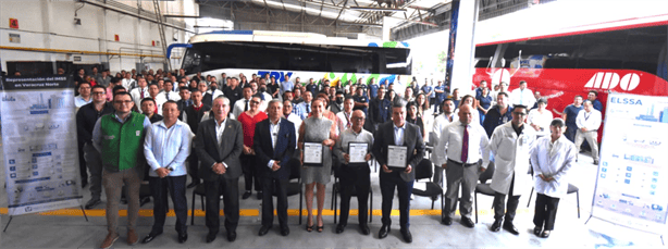 IMSS Veracruz Norte entrega tres distintivos ELSSA a empresa de transporte