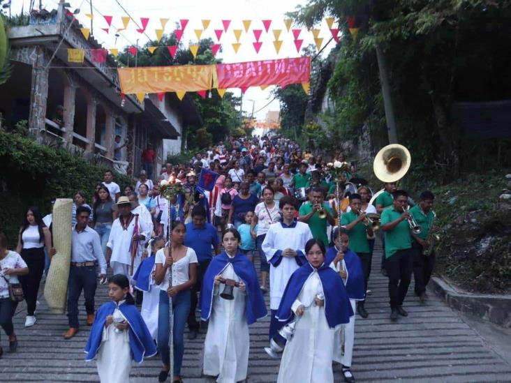 Celebran en Coatzintla a Santiago Apóstol con danza, música y tradición