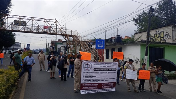 Alto al hostigamiento laboral: trabajadores de CMAS Coatepec bloquean carretera