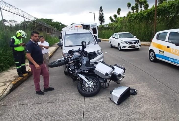 Motociclista se accidenta en Córdoba; sufre posible fractura