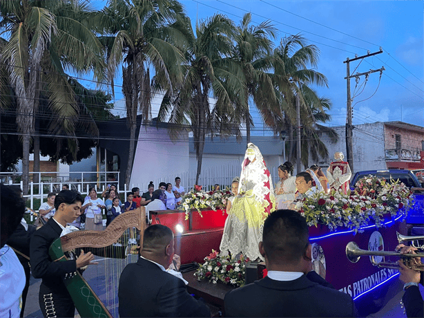 Boca del Río celebra a Santa Ana con procesión y serenata
