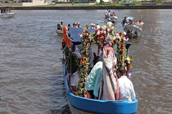 Realizan el paseo acuático en el río Jamapa por las fiestas de Santa Ana 2024