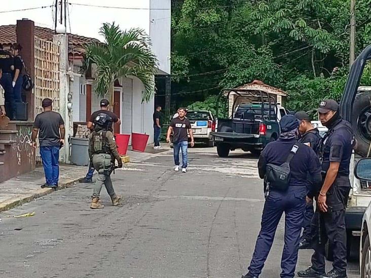 Asesinan a golpes a comerciante y dos más en Fortín de las Flores