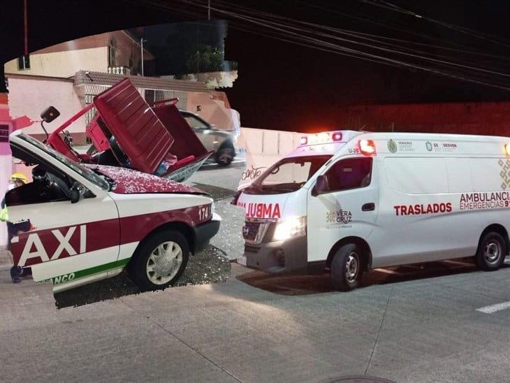 Trimoto se estampa de frente contra taxi de Río Blanco en Orizaba