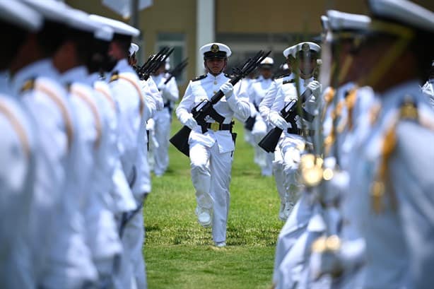 Se gradúan 166 guardiamarinas de la Escuela Naval Militar en Antón Lizardo