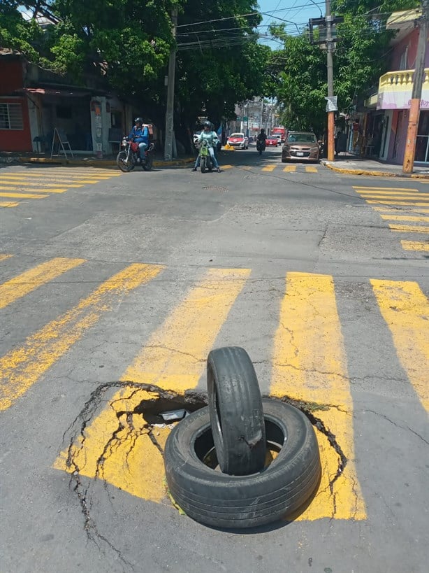 Advierten por hundimiento en la calle Esteban Morales en Veracruz