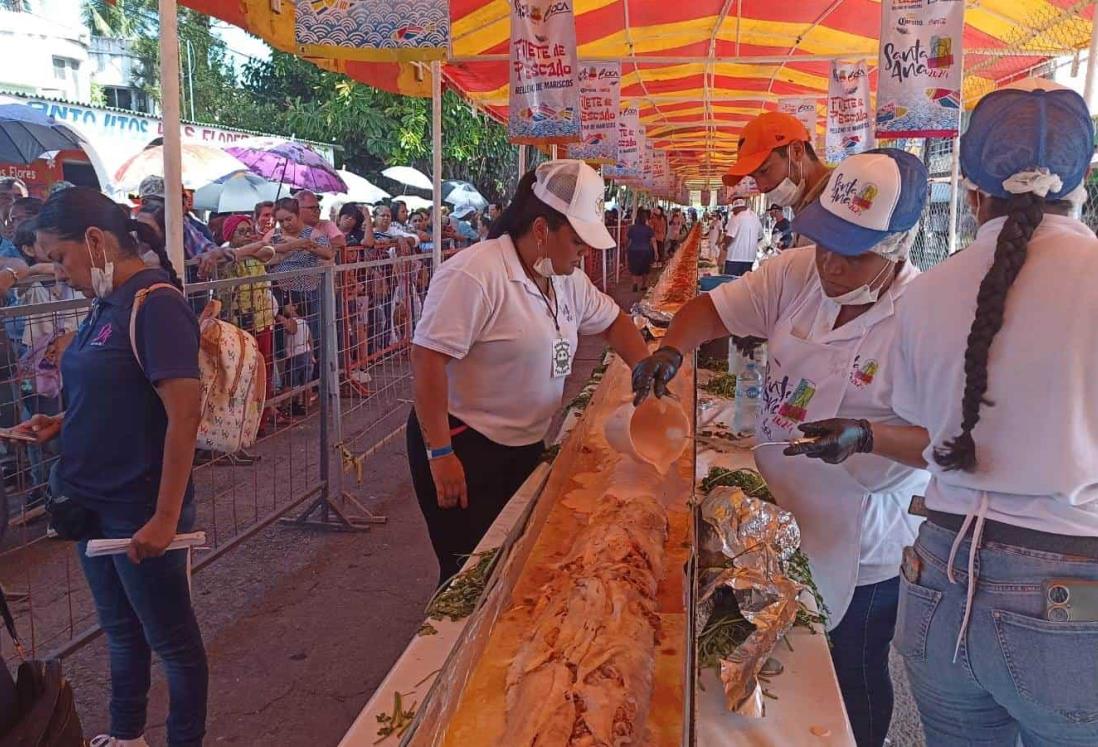 Más de 5 mil personas probaron el filete relleno de mariscos más grande del mundo