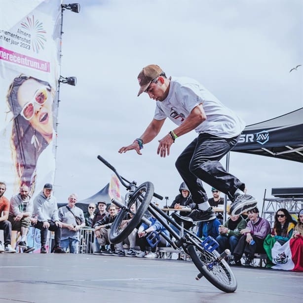 Juegos Olímpicos París 2024: joven veracruzano impresiona con sus acrobacias de BMX flatland en la Villa | VIDEO