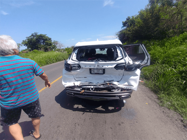 Aparatosa carambola en carretera Nautla-Cardel deja siete lesionados y cuantiosos daños