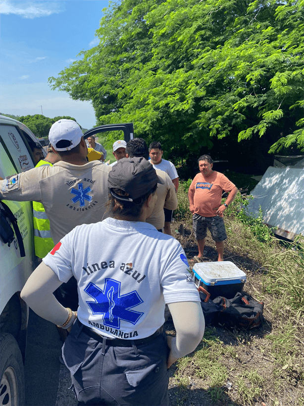 Tráiler se sale de la carretera Matamoros-Puerto Juárez por malas condiciones de la vía