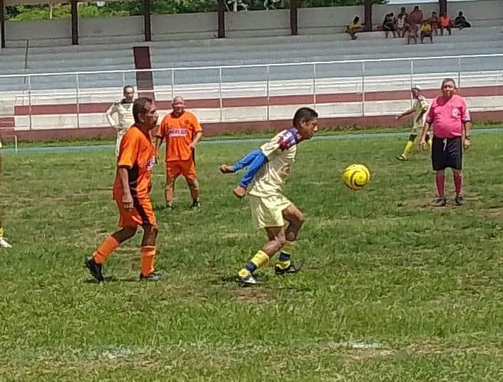 Nido Aguila golea y sigue en la pelea por el boleto