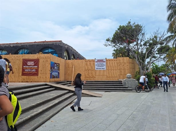 Remodelaciones en plaza Acuario de Veracruz confunden al turismo