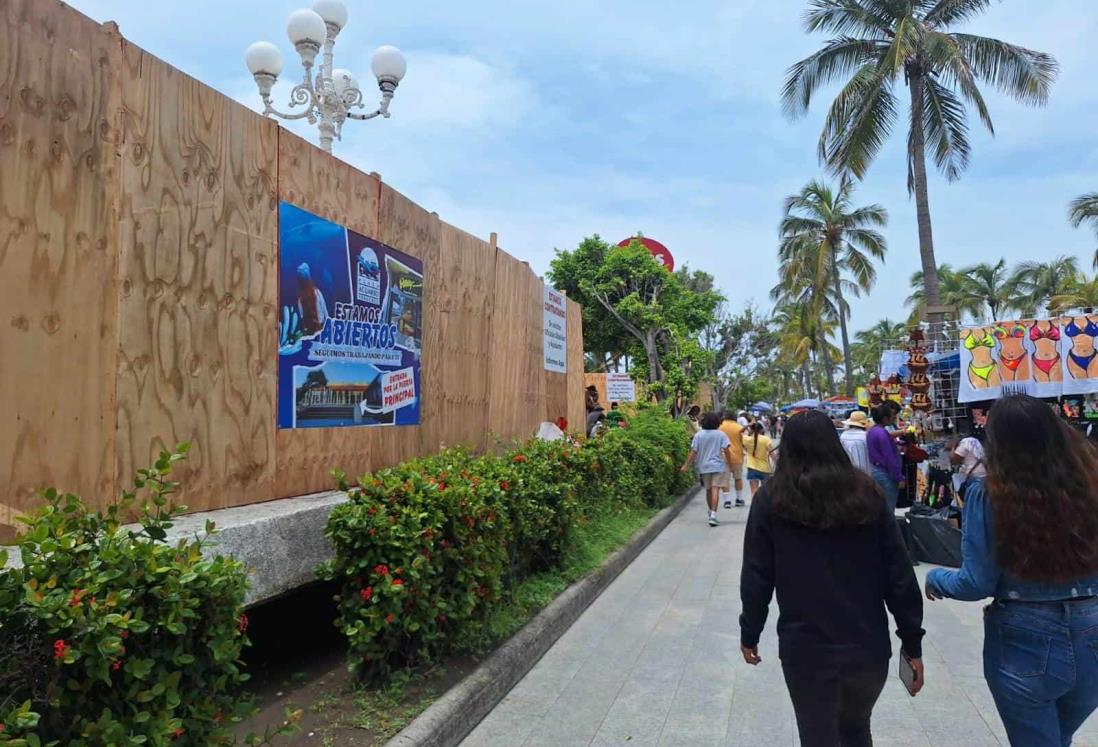 Remodelaciones en plaza Acuario de Veracruz confunden al turismo