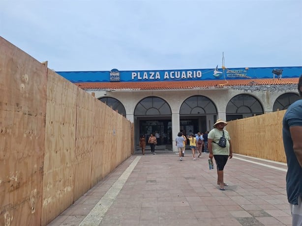 Remodelaciones en plaza Acuario de Veracruz confunden al turismo